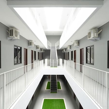 红多兹Plus酒店-近马腰兰杰克思博 雅加达 外观 照片
